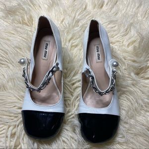 MIU MIU Patent Leather Chain-Link Accents Pumps Size: 36